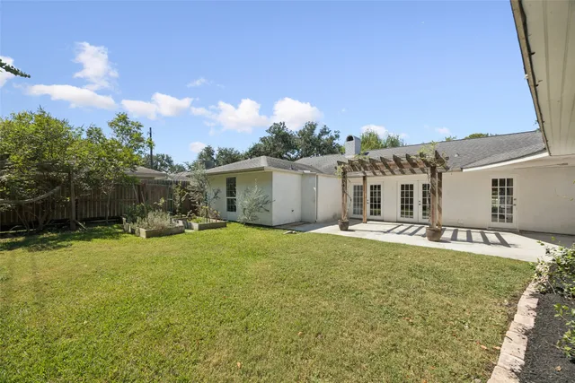 $549,000 | 1003 Blue Willow Drive, Houston, TX 77042