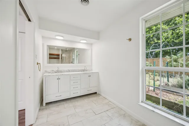 $549,000 | 1003 Blue Willow Drive, Houston, TX 77042