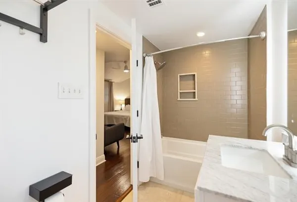 $2,600 | 6021 Tchoupitoulas Street, Unit D, New Orleans, LA 70118