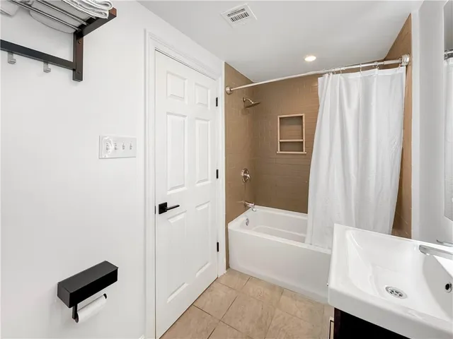 $2,600 | 6021 Tchoupitoulas Street, Unit D, New Orleans, LA 70118