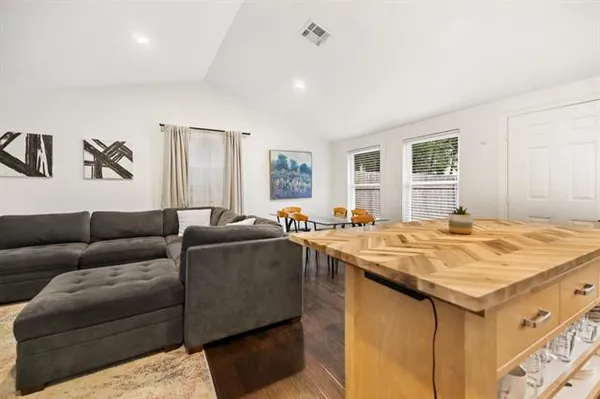 $2,600 | 6021 Tchoupitoulas Street, Unit D, New Orleans, LA 70118