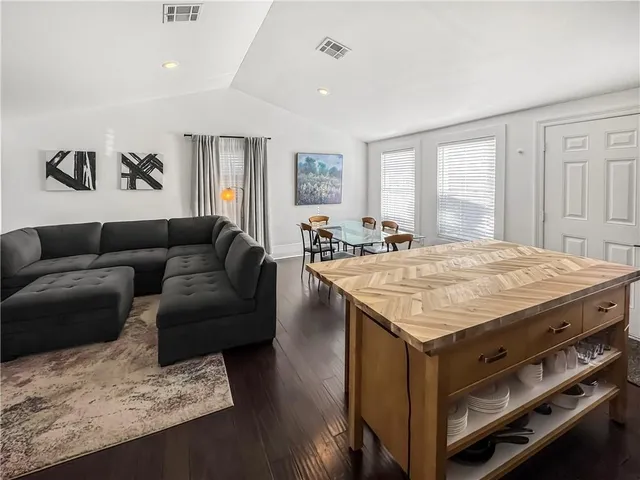 $2,600 | 6021 Tchoupitoulas Street, Unit D, New Orleans, LA 70118