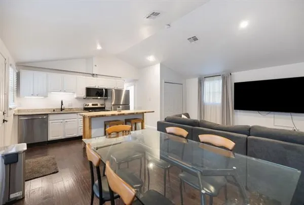 $2,600 | 6021 Tchoupitoulas Street, Unit D, New Orleans, LA 70118