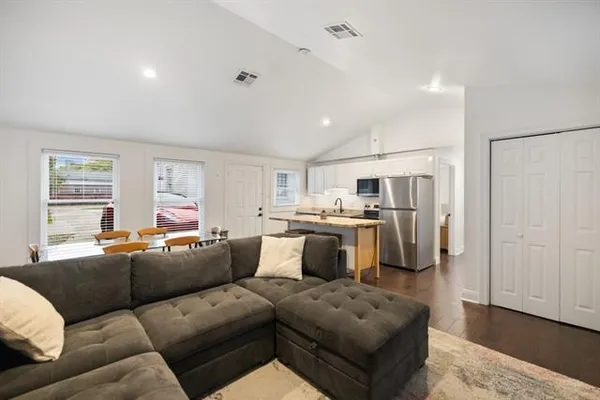 $2,600 | 6021 Tchoupitoulas Street, Unit D, New Orleans, LA 70118