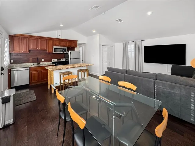 $2,600 | 6021 Tchoupitoulas Street, Unit D, New Orleans, LA 70118