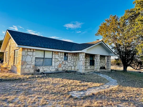 $425,000 | 810 Kc 271 Junction, Junction, TX 76849