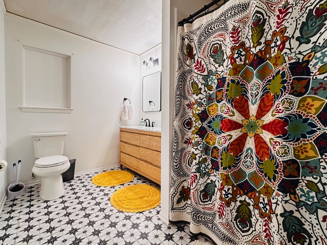 810 Kc 271 Junction Junction, TX 76849 - Photo 11 of 20 Full bath with vanity and curtained shower