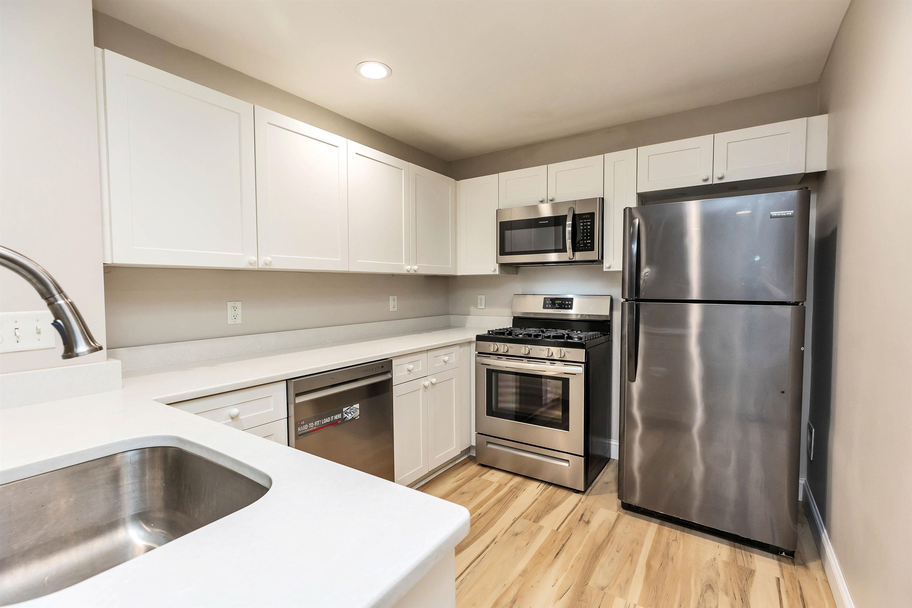 3 Maple Ridge Drive, Unit 226 Merrimack, NH 03054 - Photo 4 of 27