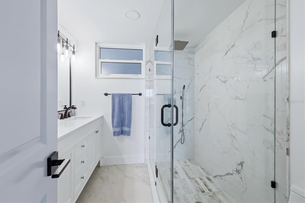 605 Sutton Place, Unit 101 Longboat Key, FL 34228 - Photo 20 of 45 Gallery Image 20