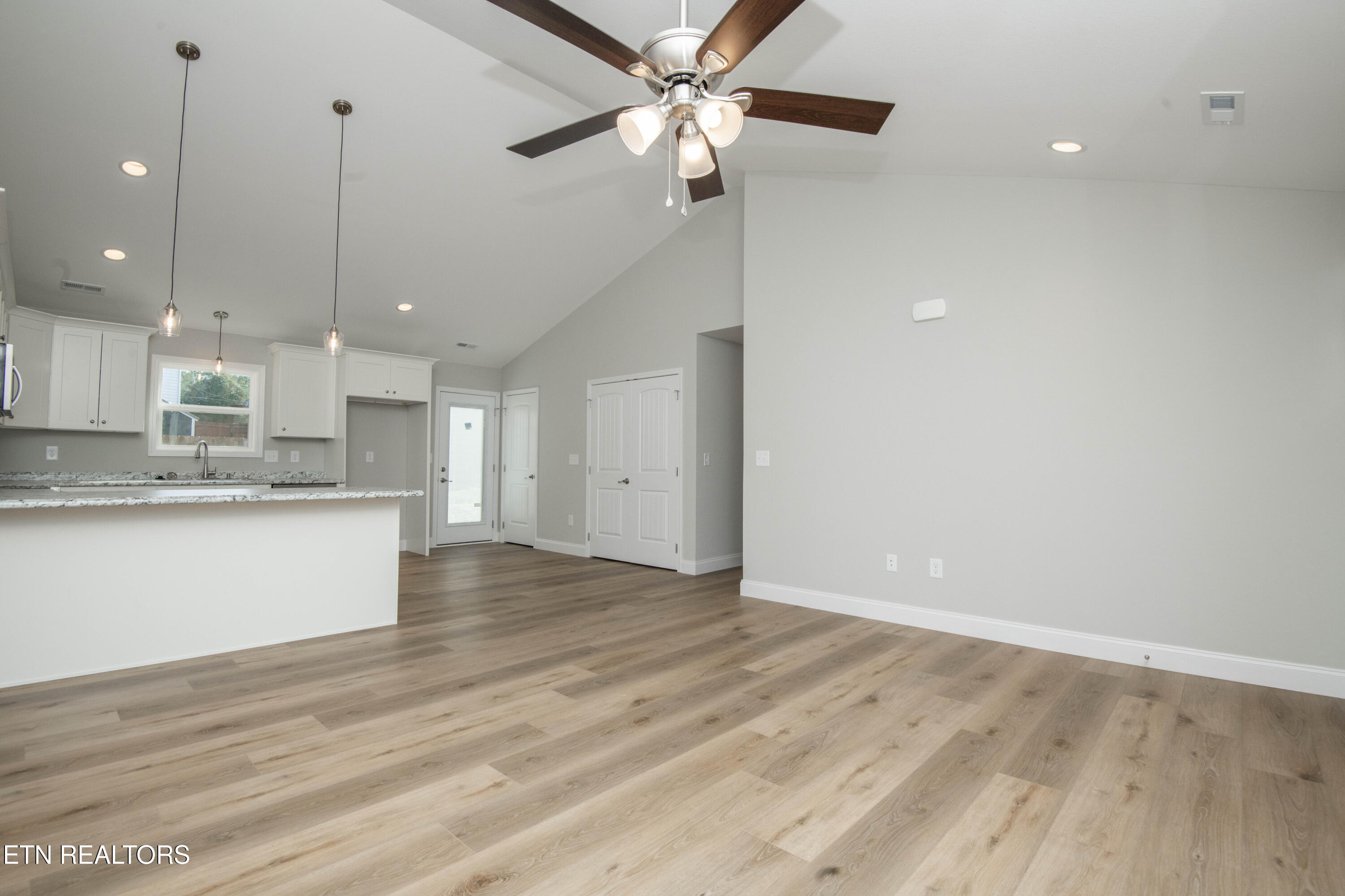 94 Wedgewood Road Oak Ridge, TN 37830 - Photo 8 of 41 8