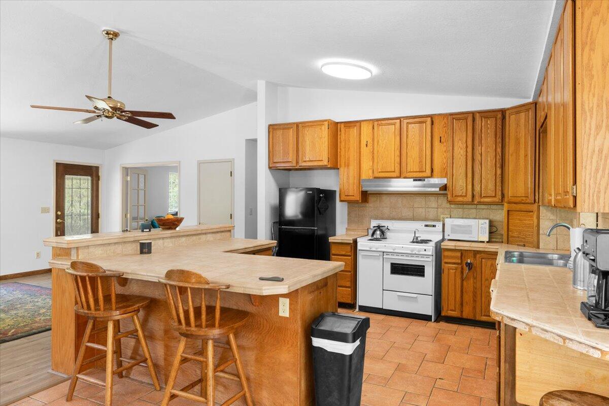 550 Bolt Mountain Road Grants Pass, OR 97527 - Photo 14 of 35 11-CI_8355