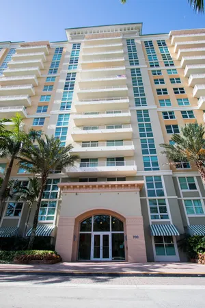 $2,300 | 625 Casa Loma Boulevard, Unit 307, Boynton Beach, FL 33435