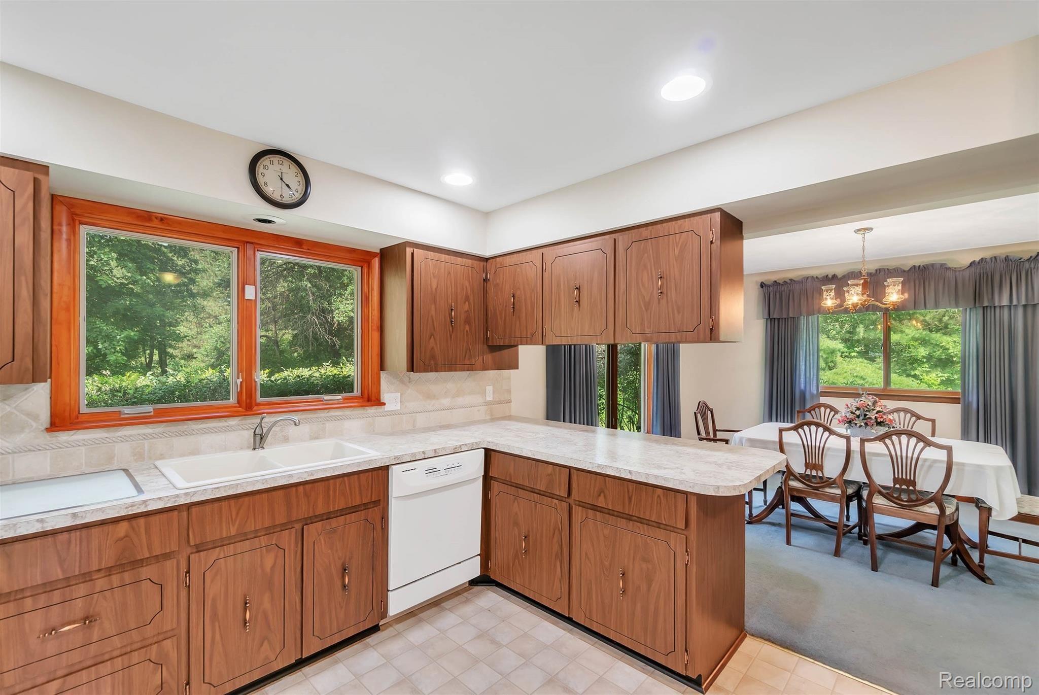 10100 West Allen Road Fowlerville, MI 48836 - Photo 10 of 44 12-10100 W Allen-WindowStill-Real-E.jpg