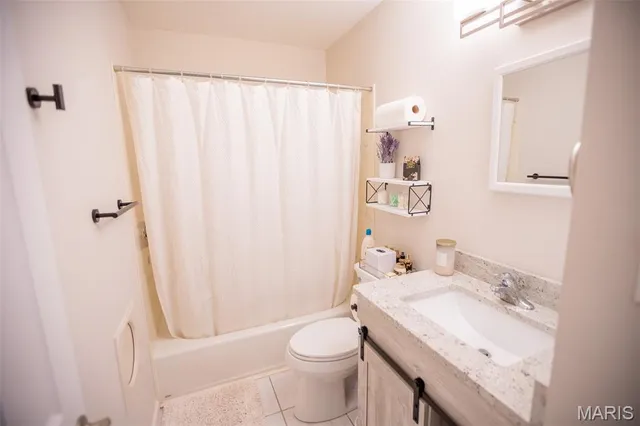 $455,000 | 260 Monroe Mill Drive, Ballwin, MO 63011