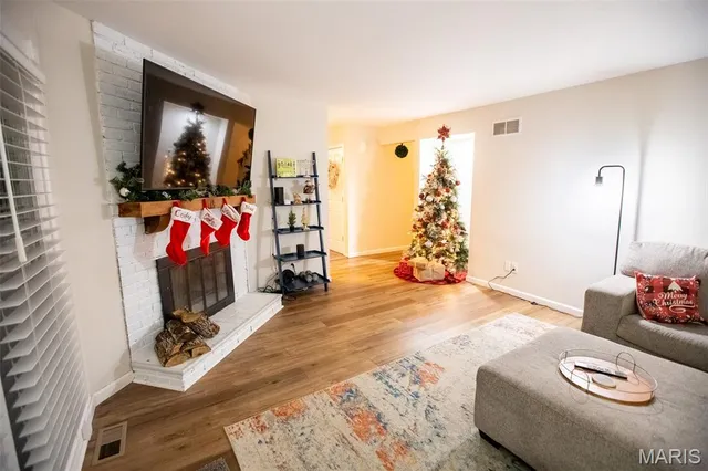 $455,000 | 260 Monroe Mill Drive, Ballwin, MO 63011