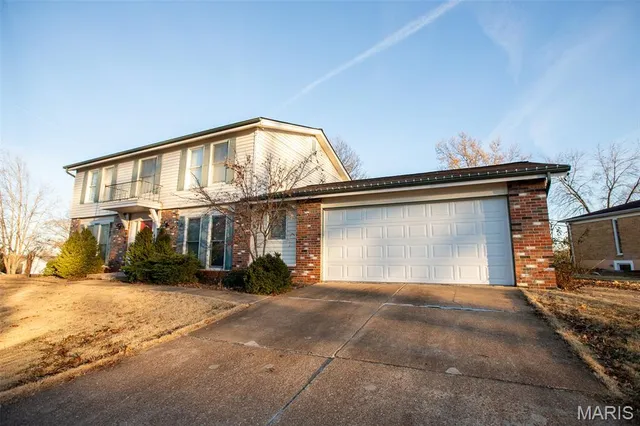 $455,000 | 260 Monroe Mill Drive, Ballwin, MO 63011