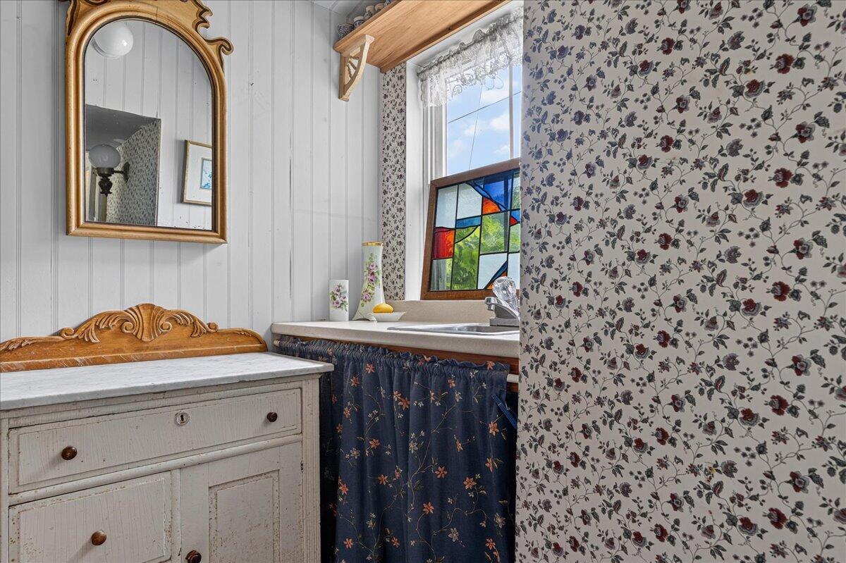 104 Front Street Belfast, ME 04915 - Photo 15 of 36 37-104 Front St.-37