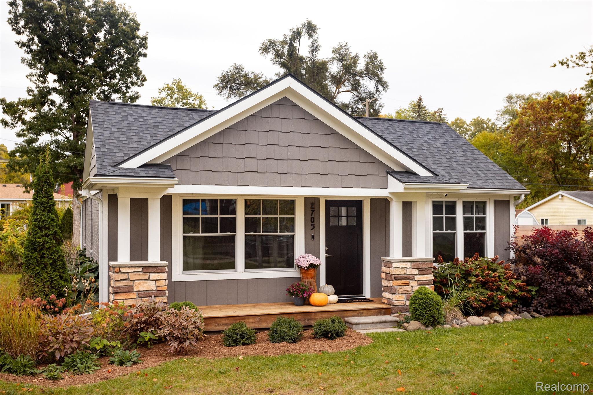 2705 Hessel Avenue Rochester, MI 48307 - Photo 1 of 38 Gallery Image 1