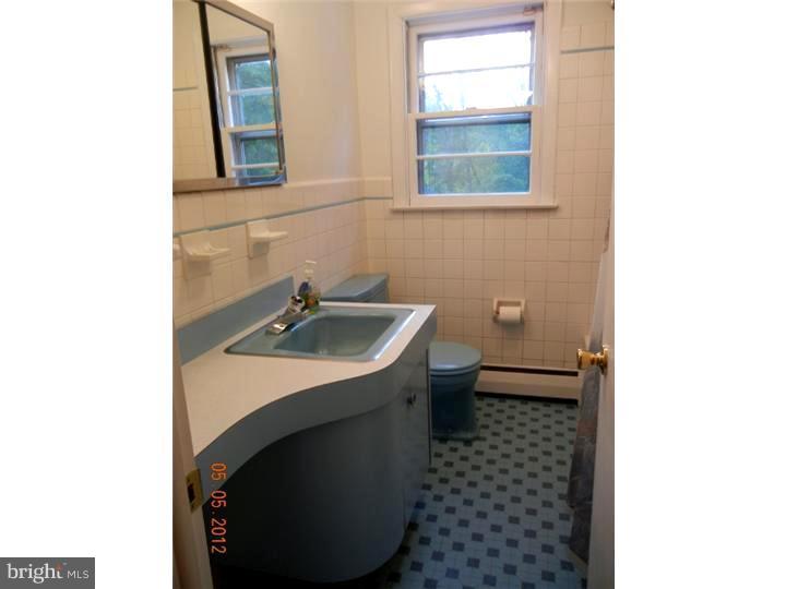 670 Beatty Road Springfield, PA 19064 - Photo 17 of 25 Bathroom