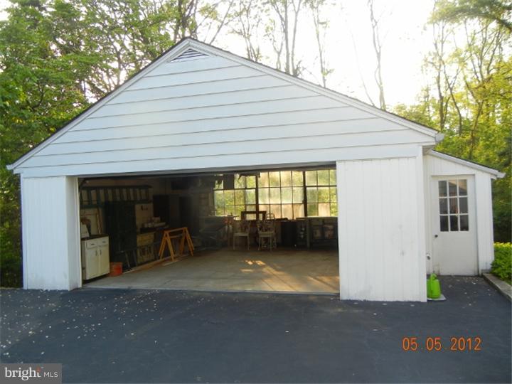 670 Beatty Road Springfield, PA 19064 - Photo 24 of 25 Garage