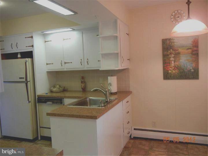 670 Beatty Road Springfield, PA 19064 - Photo 8 of 25 Kitchen