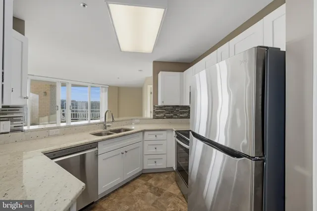 $295,000 | 100 Harborview Drive, Unit 814, Baltimore, MD 21230