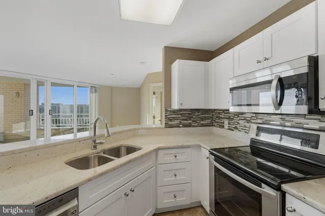 $295,000 | 100 Harborview Drive, Unit 814, Baltimore, MD 21230