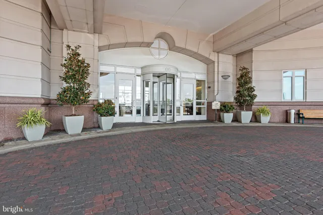 $295,000 | 100 Harborview Drive, Unit 814, Baltimore, MD 21230