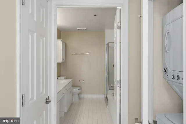 $295,000 | 100 Harborview Drive, Unit 814, Baltimore, MD 21230