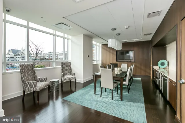 $295,000 | 100 Harborview Drive, Unit 814, Baltimore, MD 21230