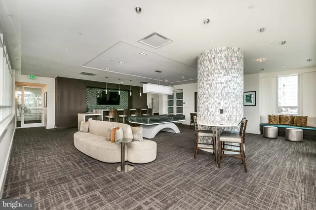 $295,000 | 100 Harborview Drive, Unit 814, Baltimore, MD 21230