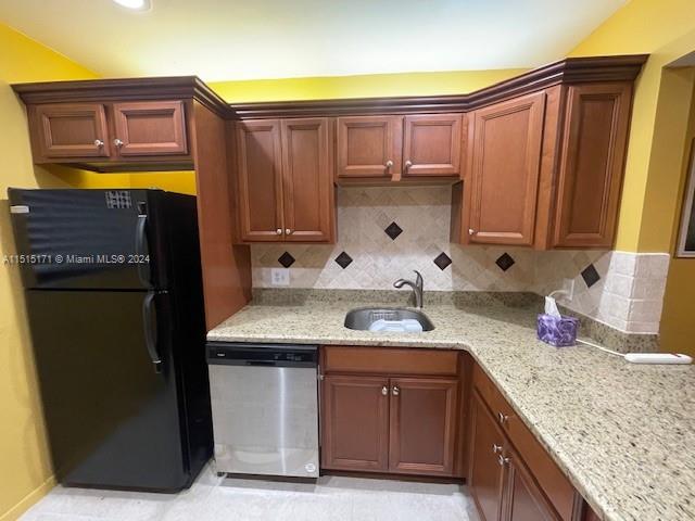 2960 Riverside Drive, Unit 3192 Coral Springs, FL 33065 - Photo 4 of 12 a kitchen with a sink and cabinets