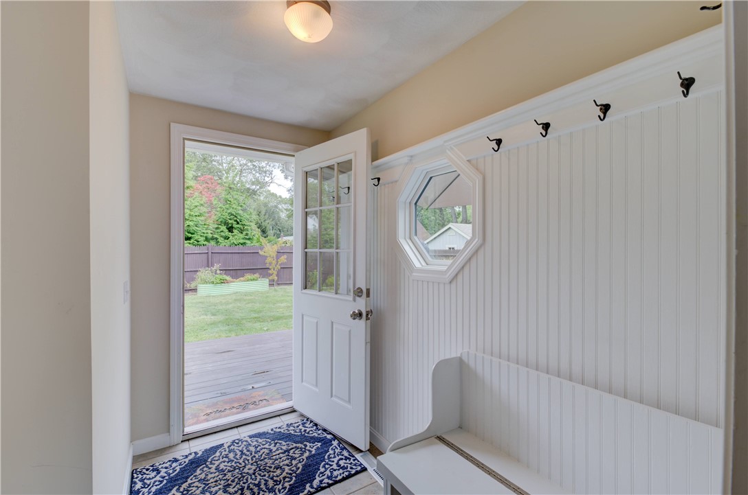 7 Cosett Road Warwick, RI 02886 - Photo 26 of 29 Back Hall