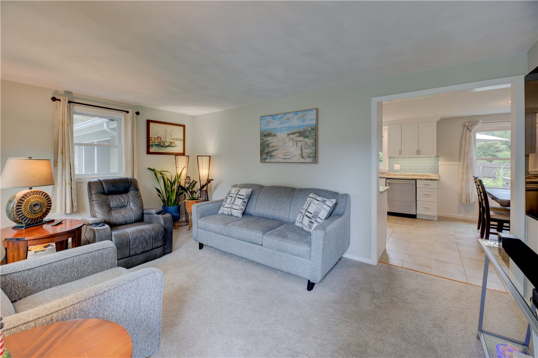 7 Cosett Road Warwick, RI 02886 - Photo 4 of 29 Living Room