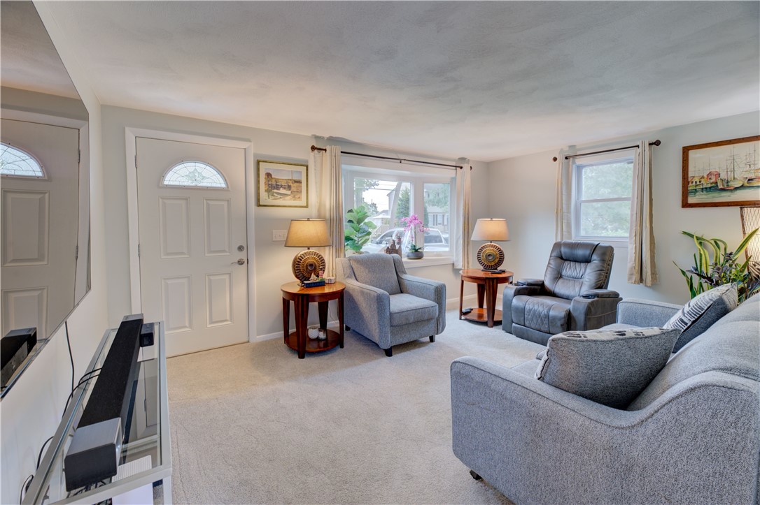 7 Cosett Road Warwick, RI 02886 - Photo 5 of 29 Living Room