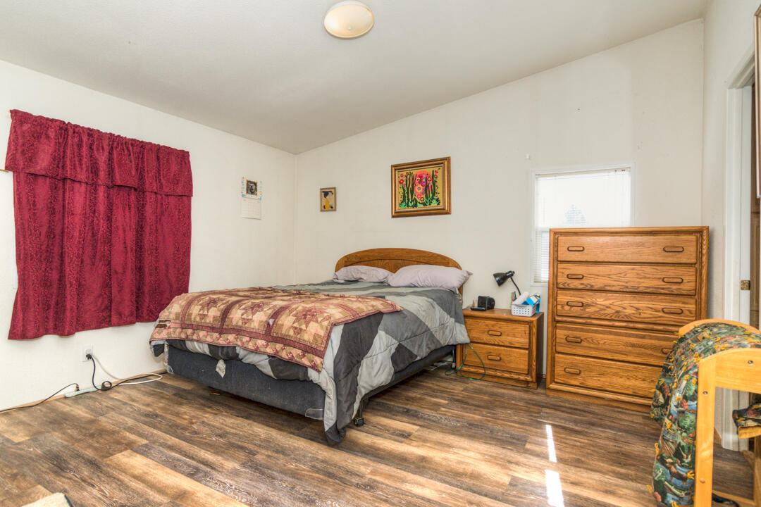 14555 Southeast Crow Road Prineville, OR 97754 - Photo 14 of 29 Primary bedroom suite