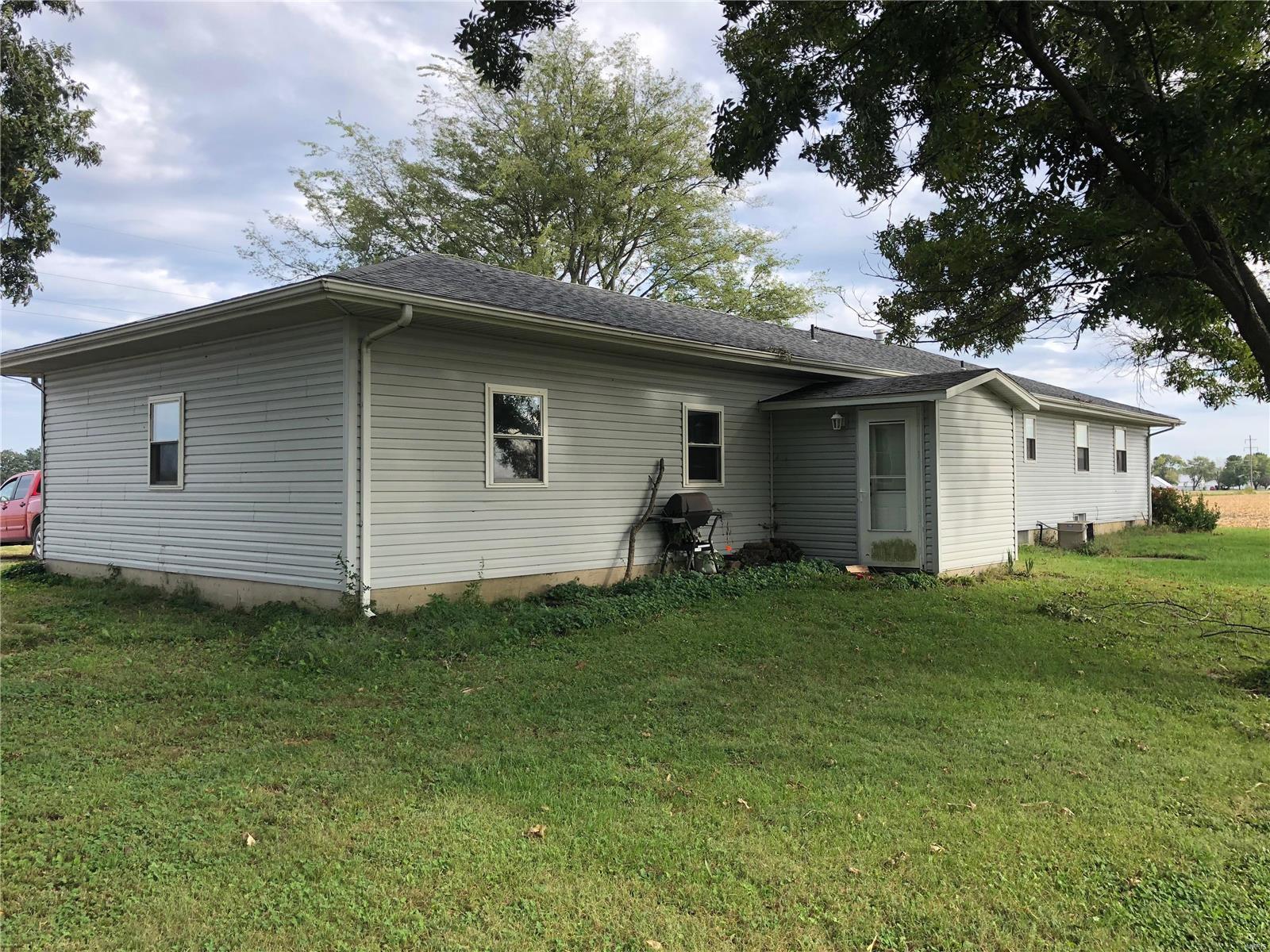 10411 Shattuc Road Centralia, IL 62801 - Photo 2 of 8