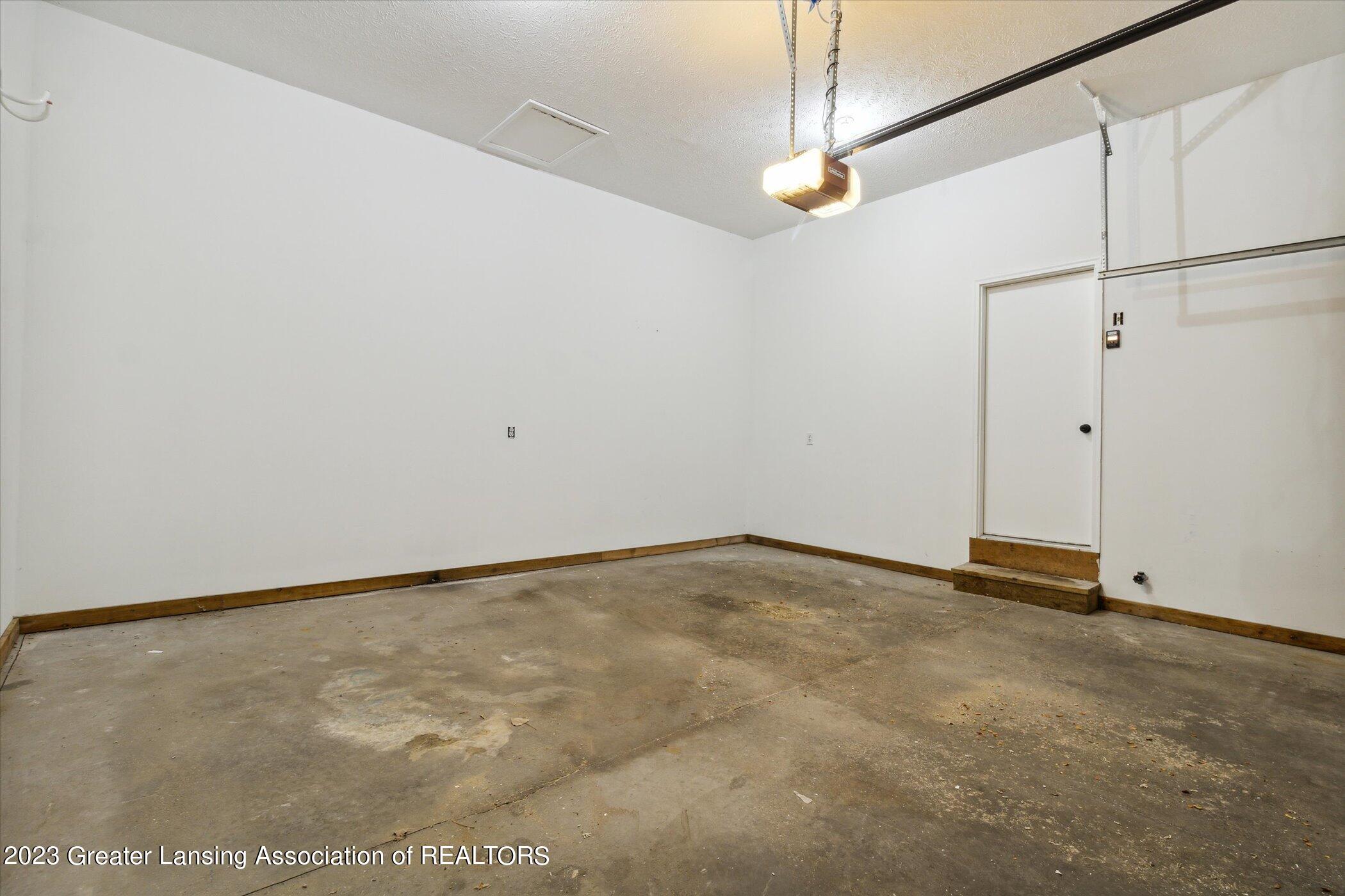 6727 Spring Tree Lane, Unit 117 Lansing, MI 48917 - Photo 32 of 36 35-6727-Spring-Tree-Ln-Lansing-MI-48917-