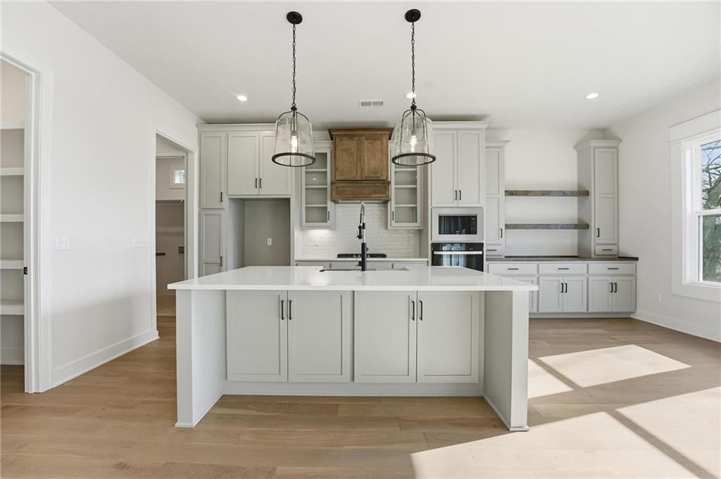 2717 Southwest 12 Street Lee's Summit, MO 64081 - Photo 3 of 49