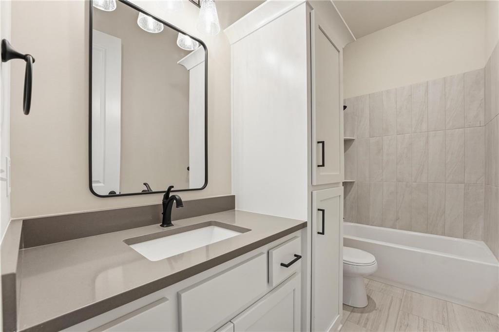 2717 Southwest 12 Street Lee's Summit, MO 64081 - Photo 5 of 49