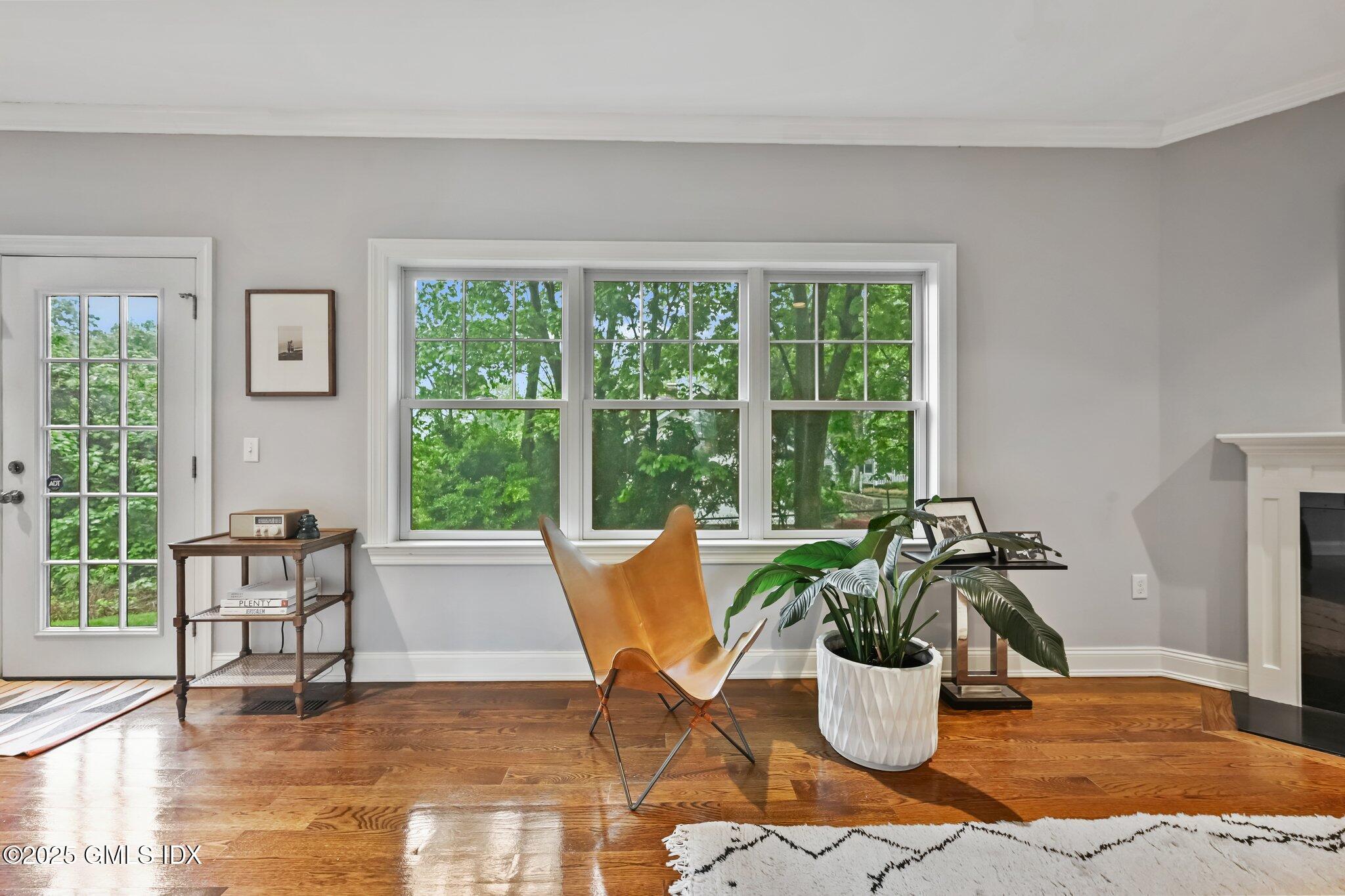 8 View Street, Unit 10 Greenwich, CT 06830 - Photo 11 of 26 a dining room with a table and chairs