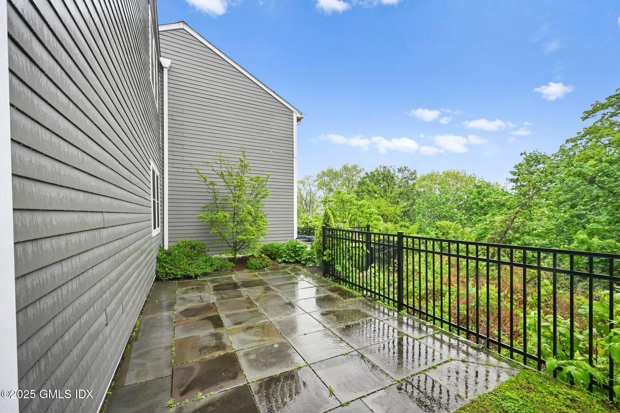 8 View Street, Unit 10 Greenwich, CT 06830 - Photo 24 of 26 a view of a pathway with a backyard