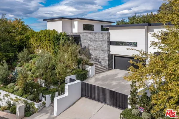 $5,395,000 | 9455 Eden Drive, Beverly Hills, CA 90210