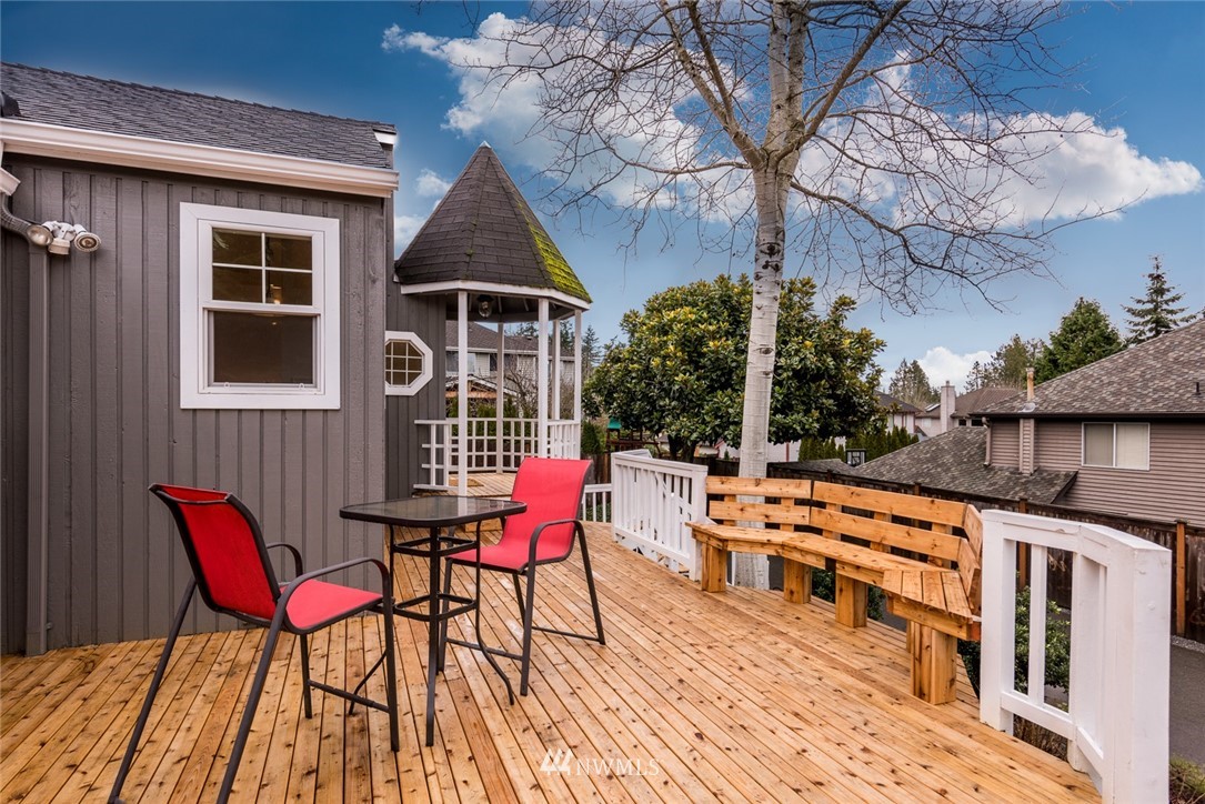 9010 Northeast 151st Street Bothell, WA 98011 - Photo 3 of 22 Gallery Image 3