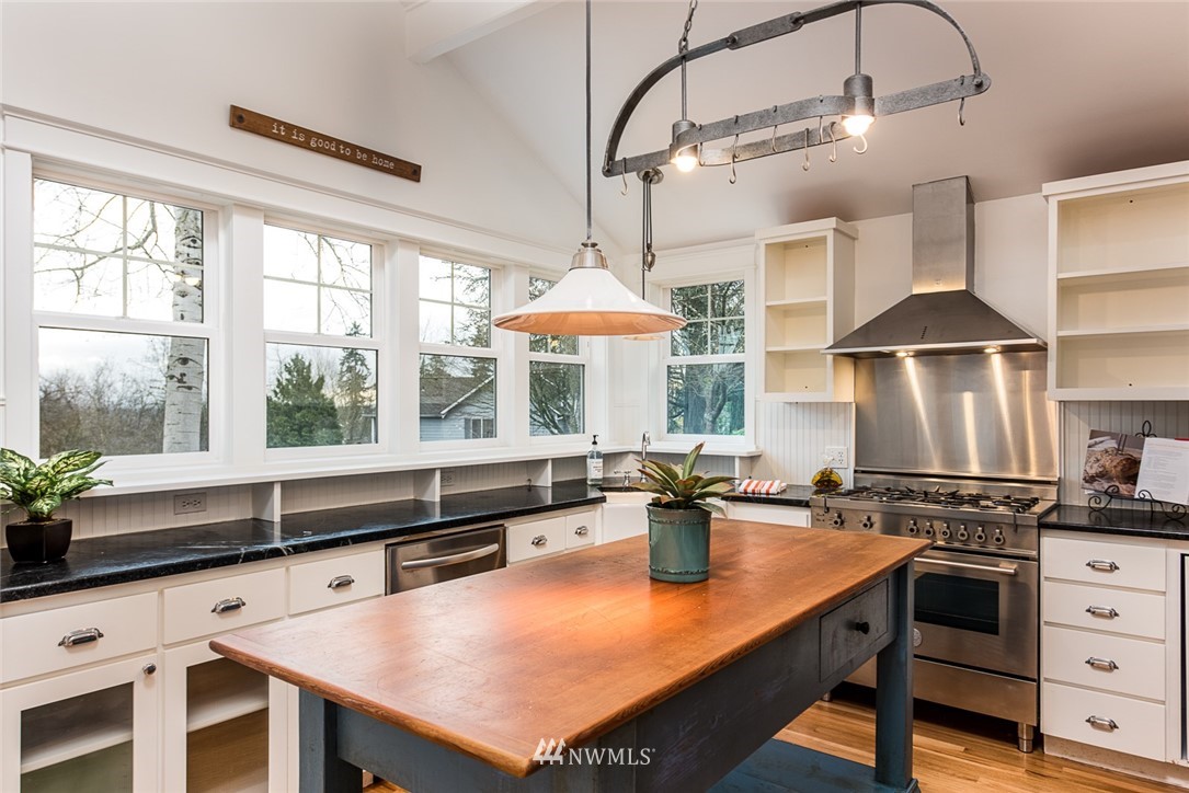 9010 Northeast 151st Street Bothell, WA 98011 - Photo 4 of 22 Gallery Image 4