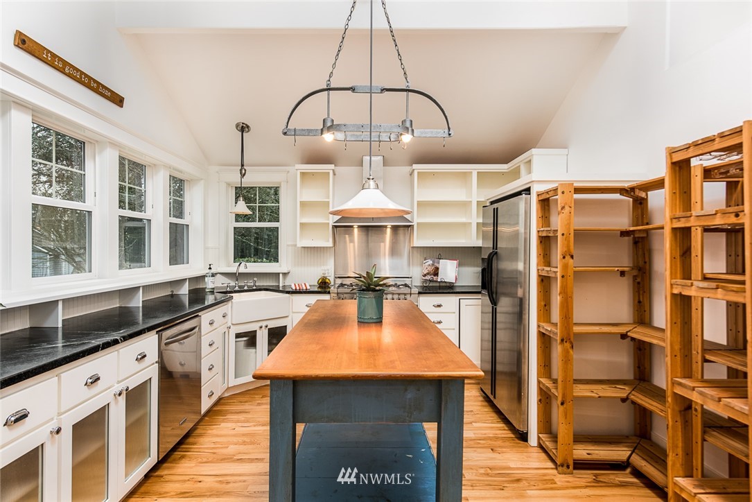 9010 Northeast 151st Street Bothell, WA 98011 - Photo 6 of 22 Gallery Image 6