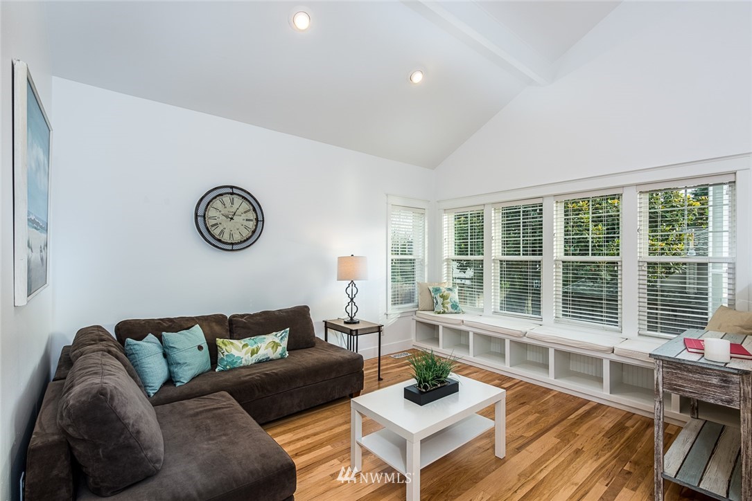 9010 Northeast 151st Street Bothell, WA 98011 - Photo 8 of 22 Gallery Image 8