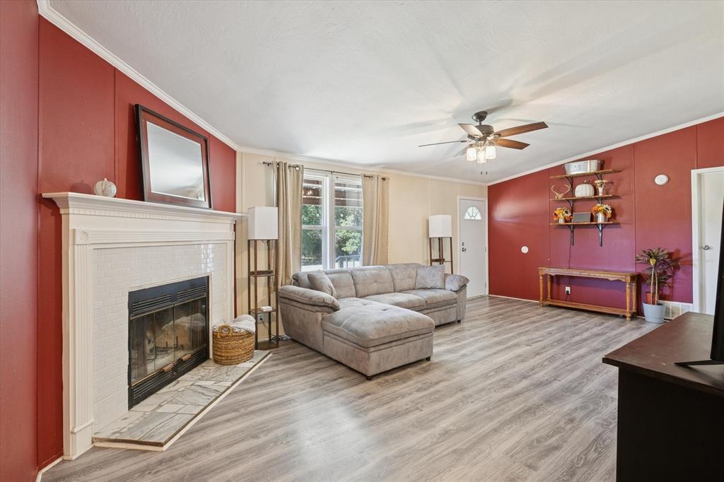 235 Wonder Drive Springtown, TX 76082 - Photo 10 of 36