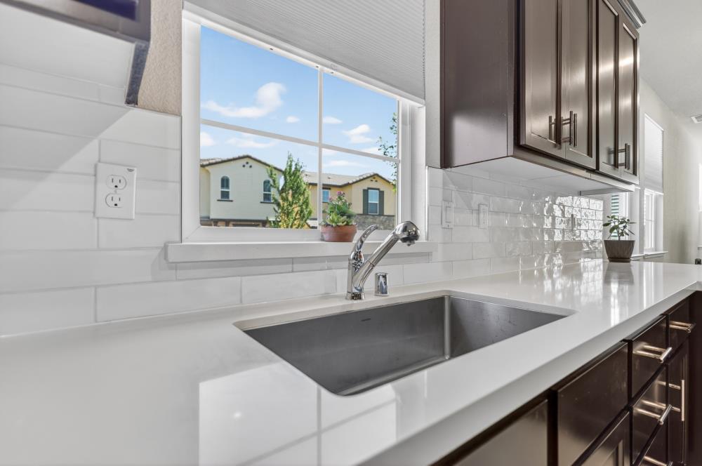 211 Rochdale Street Roseville, CA 95661 - Photo 13 of 66