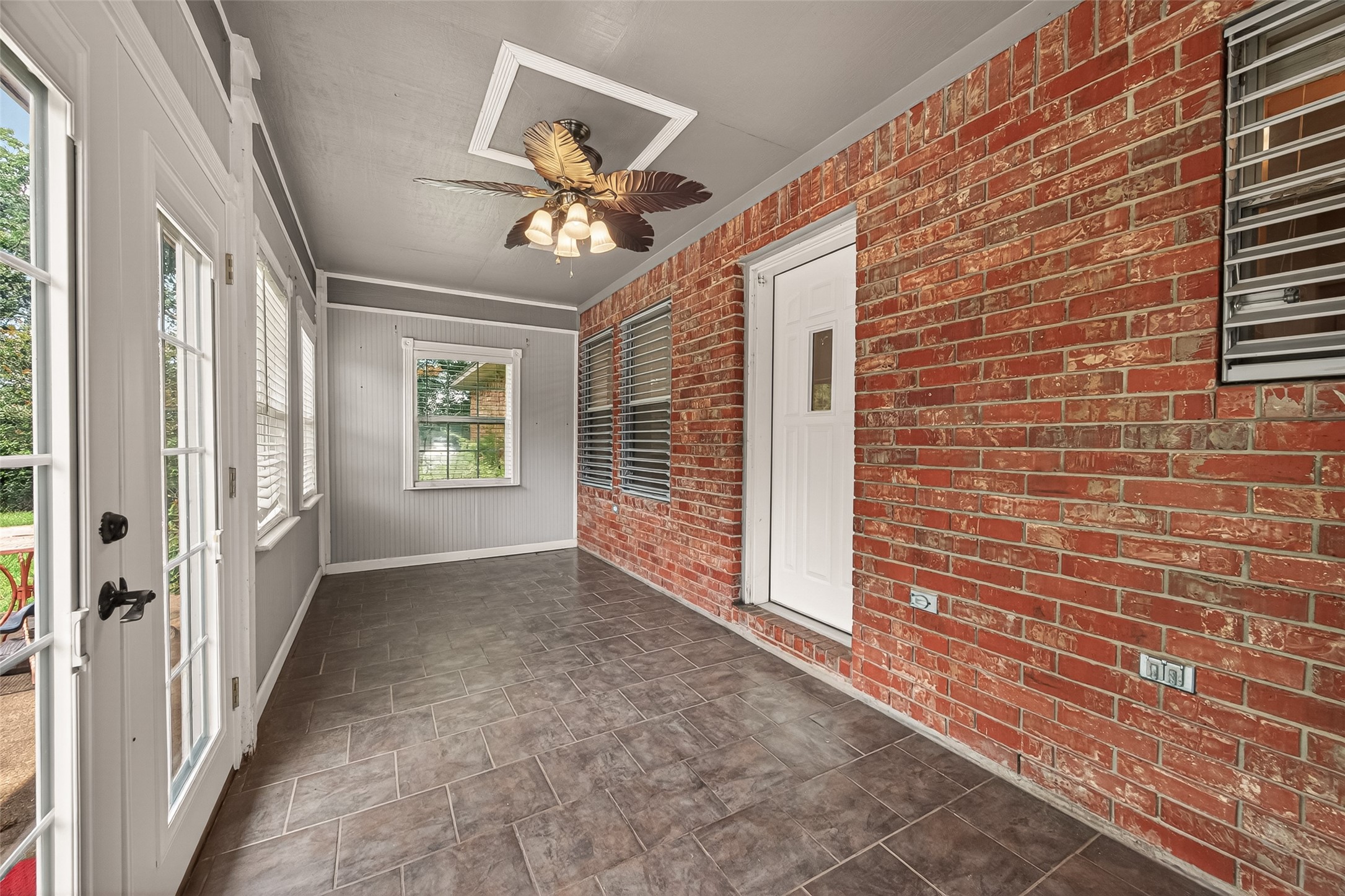 1012 Lilley Road Alvin, TX 77511 - Photo 15 of 29 Sun Room